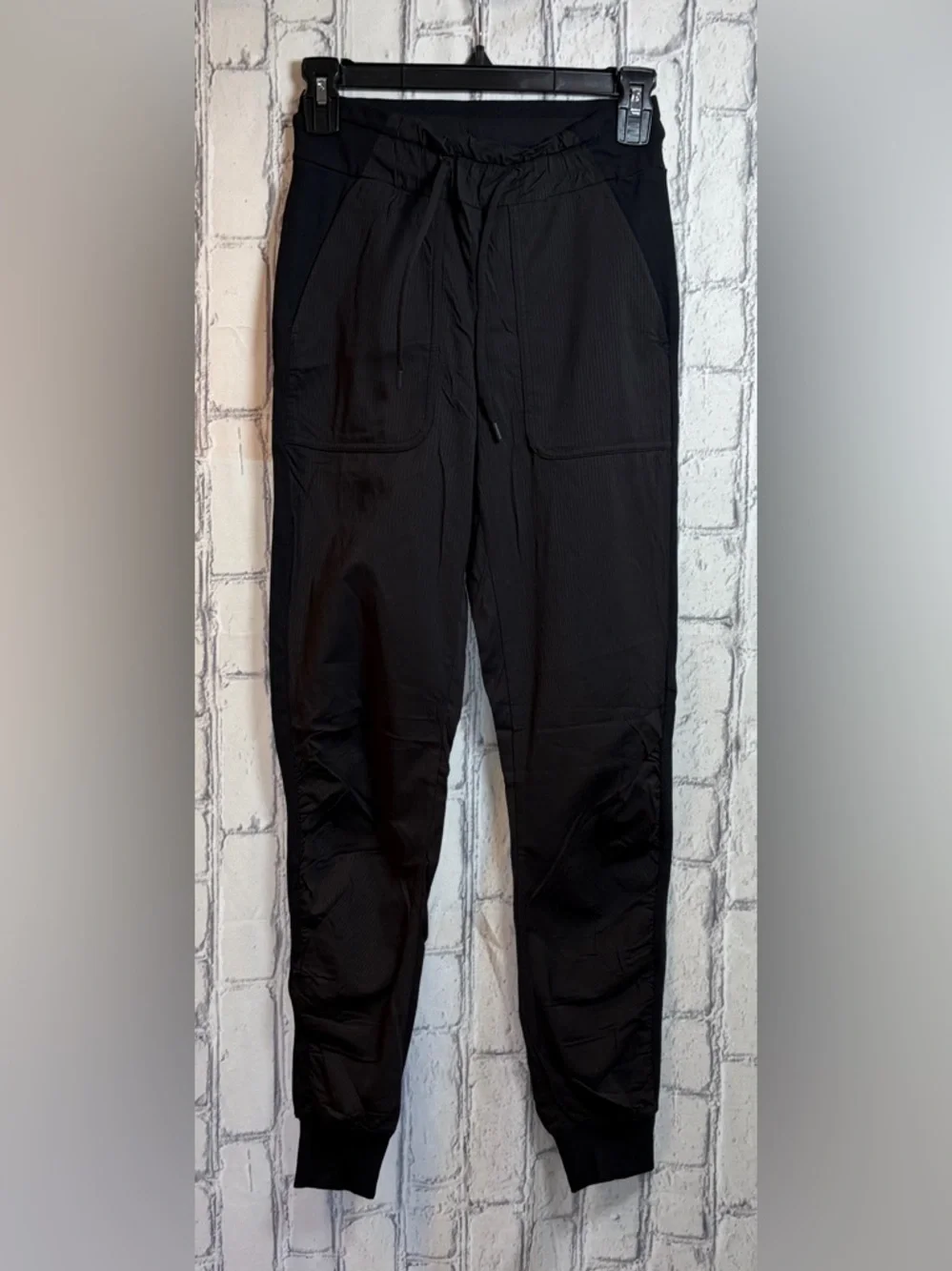 lululemon athletica Size :2 Women Black Jogger Pockets